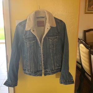 Levi’s Sherpa denim jacket xs